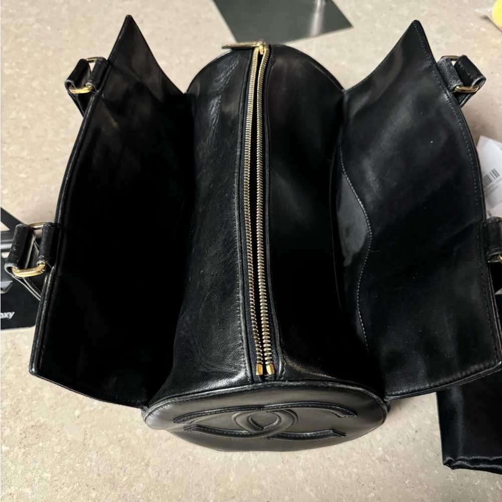 ❌SOLD❌ Chanel Black Leather Chocolate Bar Barrel Bag - Picture 5 of 7